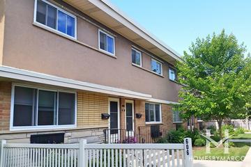 Austin Courts subdivision in Libertyville, IL