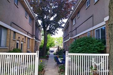 Austin Courts subdivision in Libertyville, IL