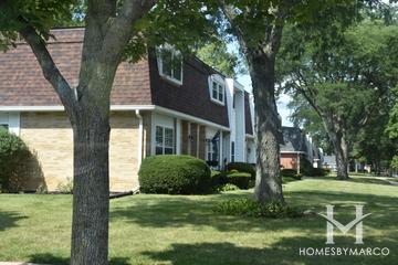 Country Club Condos building in Libertyville, IL