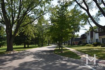 Country Club Condos building in Libertyville, IL
