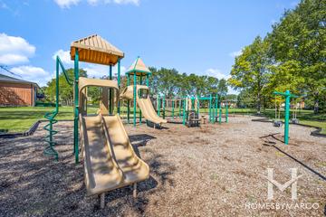 Brandenberry Park building in Arlington Heights, IL