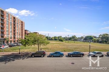 Campbell Courte building in Arlington Heights, IL