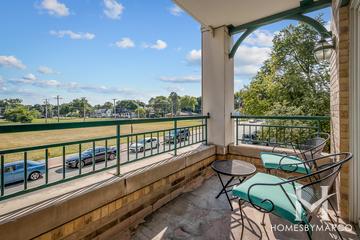 Campbell Courte building in Arlington Heights, IL