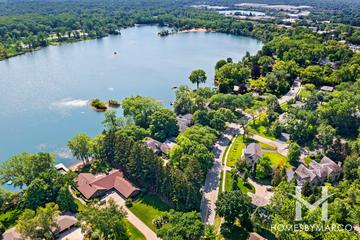 Lake Minear subdivision in Libertyville, IL