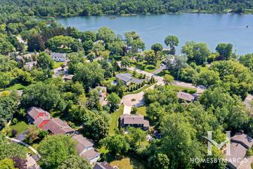 Lake Minear subdivision in Libertyville, IL