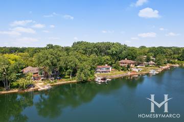 Lake Minear subdivision in Libertyville, IL