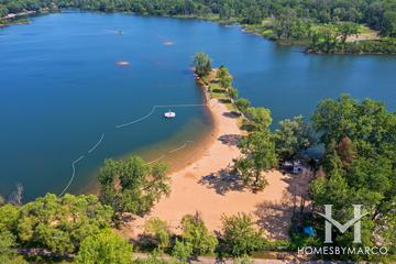 Lake Minear subdivision in Libertyville, IL