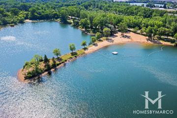 Lake Minear subdivision in Libertyville, IL