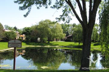 Courts of Russetwood subdivision in Arlington Heights, IL
