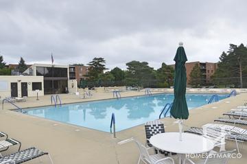 Dana Point building in Arlington Heights, IL