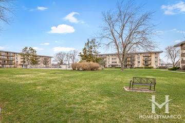 Evergreen Court building in Arlington Heights, IL