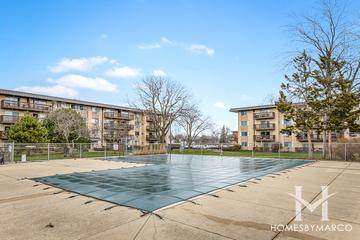 Evergreen Court building in Arlington Heights, IL
