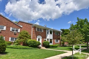 Hampton Courts building in Arlington Heights, IL
