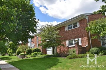Hampton Courts building in Arlington Heights, IL