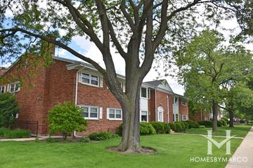 Hampton Courts building in Arlington Heights, IL