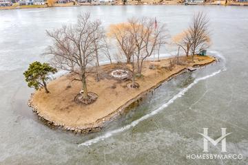 Lake Briarwood subdivision in Arlington Heights, IL