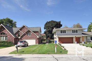 Lake Briarwood subdivision in Arlington Heights, IL