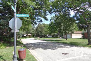 Lake Briarwood subdivision in Arlington Heights, IL