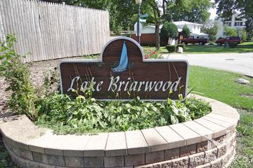 Photos of Lake Briarwood subdivision in Arlington Heights, IL