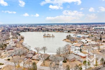 Lake Briarwood subdivision in Arlington Heights, IL