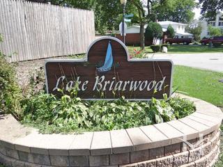 Lake Briarwood subdivision in Arlington Heights, IL