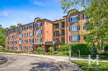 Mallard Cove building in Arlington Heights, IL