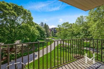 Mallard Cove building in Arlington Heights, IL