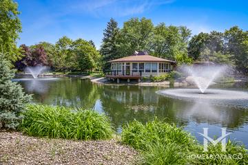 Mallard Cove building in Arlington Heights, IL