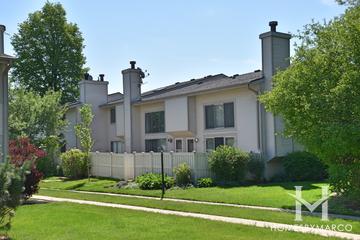 Del Lago building in Schaumburg, IL