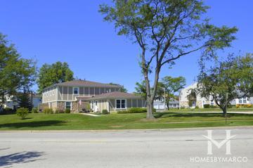 Nantucket Cove building in Schaumburg, IL