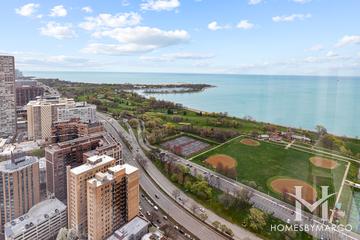 The New York building in the Lake View neighborhood of Chicago, IL