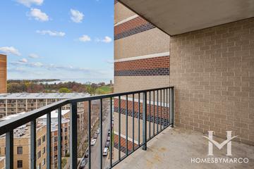 The New York building in the Lake View neighborhood of Chicago, IL