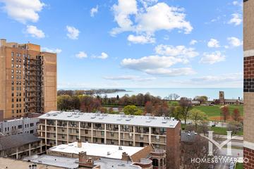 The New York building in the Lake View neighborhood of Chicago, IL