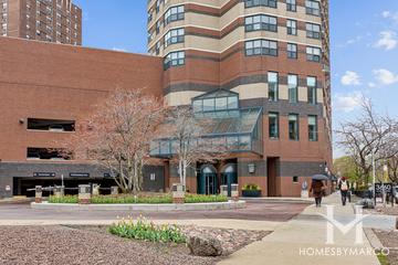 The New York building in the Lake View neighborhood of Chicago, IL