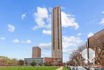 The New York building in the Lake View neighborhood of Chicago, IL