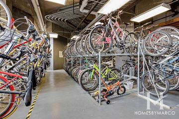 The New York building in the Lake View neighborhood of Chicago, IL