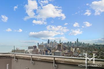 The New York building in the Lake View neighborhood of Chicago, IL