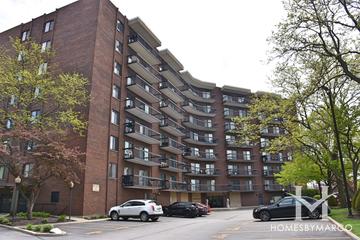 Landmark building in Des Plaines, IL