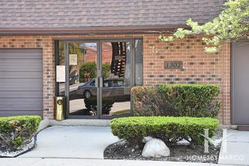 Laurel Canyon building in Des Plaines, IL