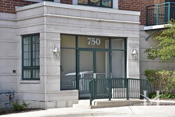 Library Courte building in Des Plaines, IL