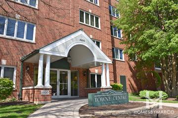 Towne Centre building in Des Plaines, IL