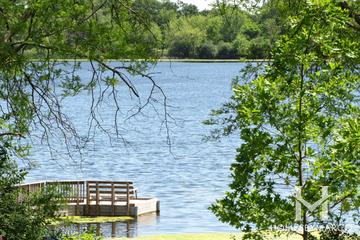 Mallard Ridge subdivision in Lindenhurst, IL
