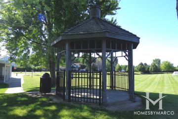 Mallard Ridge subdivision in Lindenhurst, IL