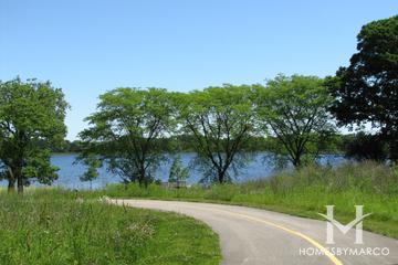 Mallard Ridge subdivision in Lindenhurst, IL