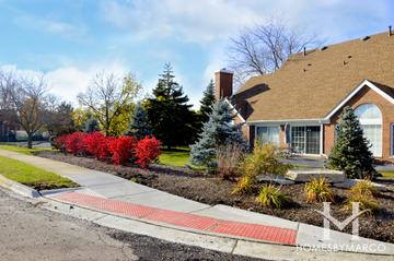 Waterford Commons subdivision in Lindenhurst, IL