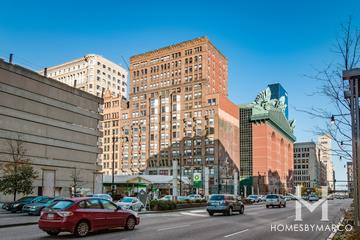 Manhattan building in the Loop neighborhood of Chicago, IL