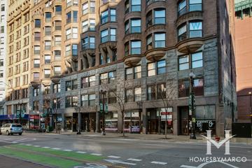 Manhattan building in the Loop neighborhood of Chicago, IL