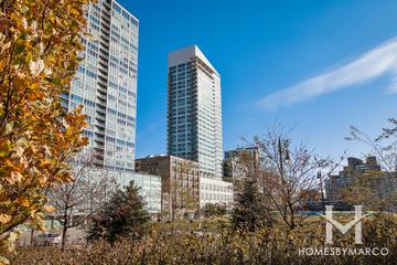 Wells Street Tower building in the Loop neighborhood of Chicago, IL