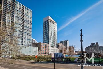 Wells Street Tower building in the Loop neighborhood of Chicago, IL