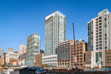 Wells Street Tower building in the Loop neighborhood of Chicago, IL
